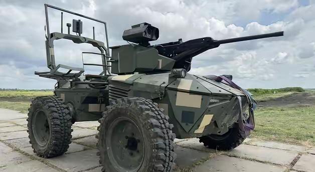 乌克兰正越来越多地派遣地面机器人替代士兵奔赴前线作战。最近几个月，乌克兰在前