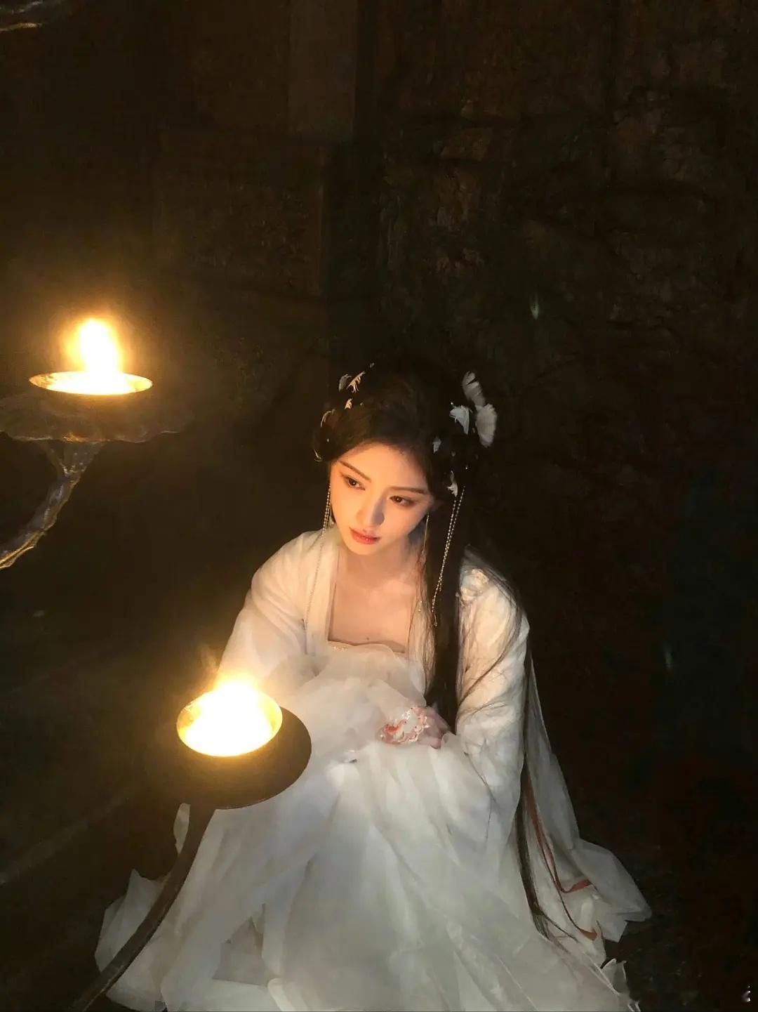 只看万花造型，我觉得我可以完全把它当礼物剧了，鞠婧祎完全真人版奇迹暖暖！