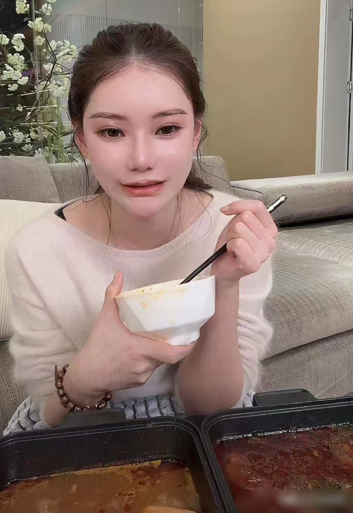 人家以前从来没说过回北京生活，渣汪一直想孩子假期回北京，现在他们姐弟也是假期回的