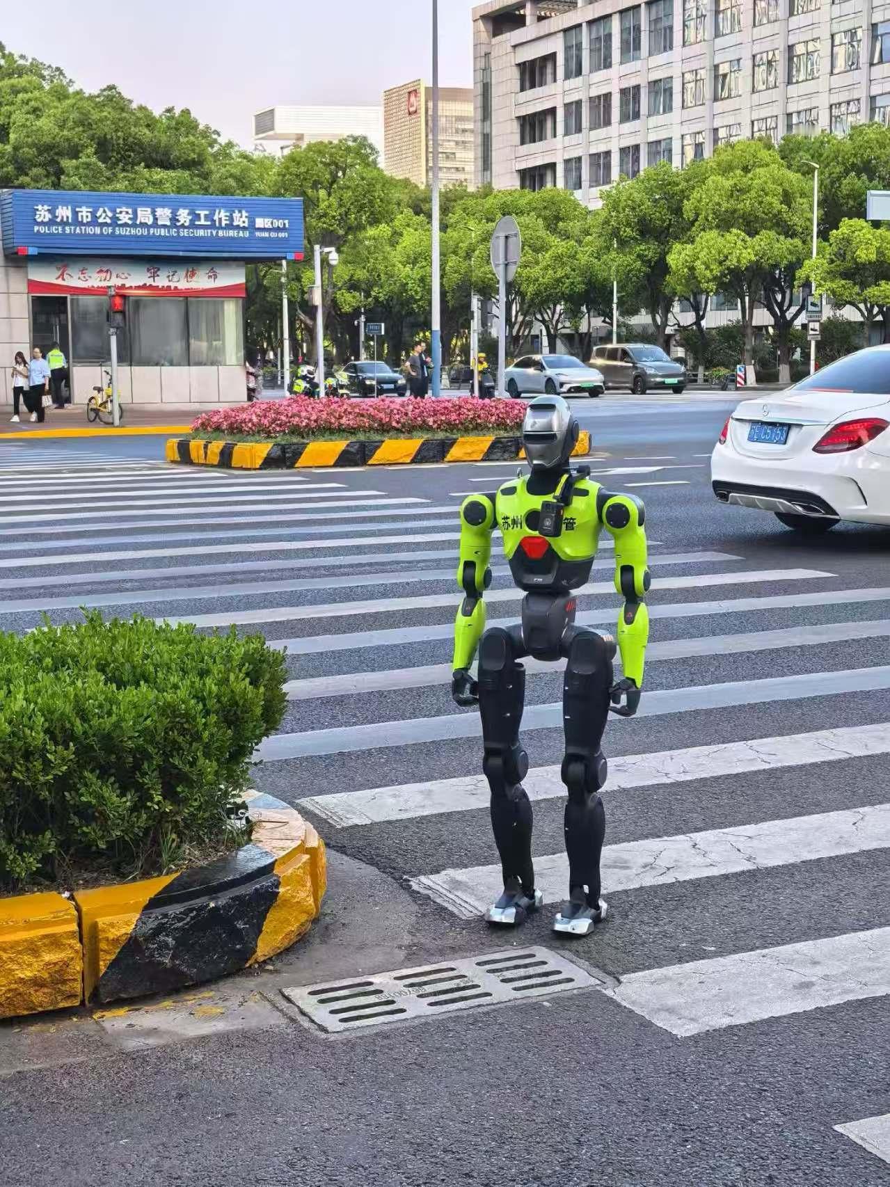 打一拳，是否属于袭警？[捂脸哭][笑着哭]
