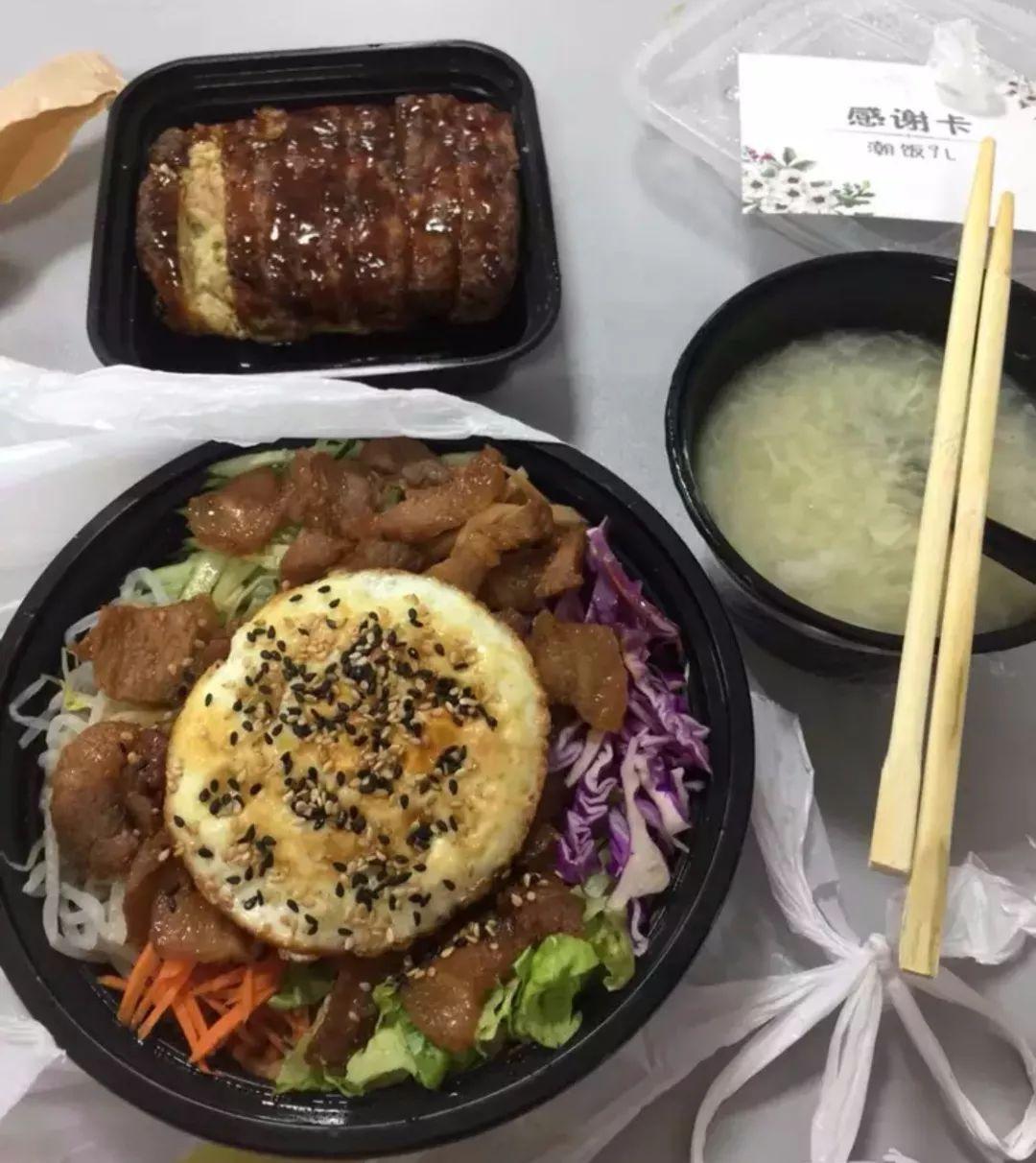 外卖订单暴跌？活该！点个破外卖既要配送费，又要满30起送，还要2块包装费。到手