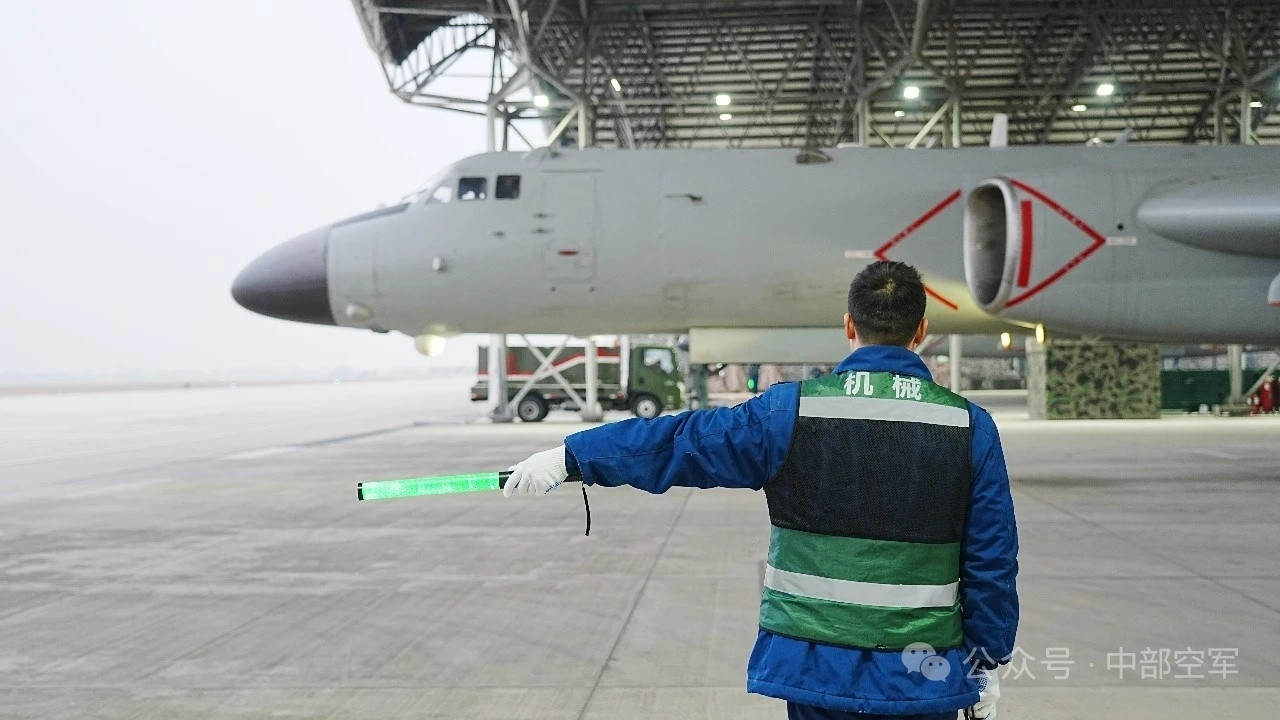 中部“神威大队”轰-6K/KG节后开飞烽火问鼎计划制胜空天