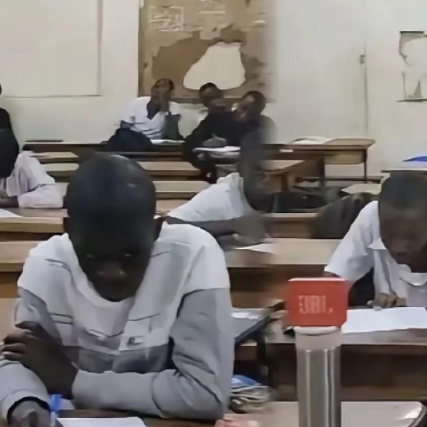 刷到非洲留学生试卷惊了，连加减法都不会，这水平小学都不够格，哪是留学分明是走过场