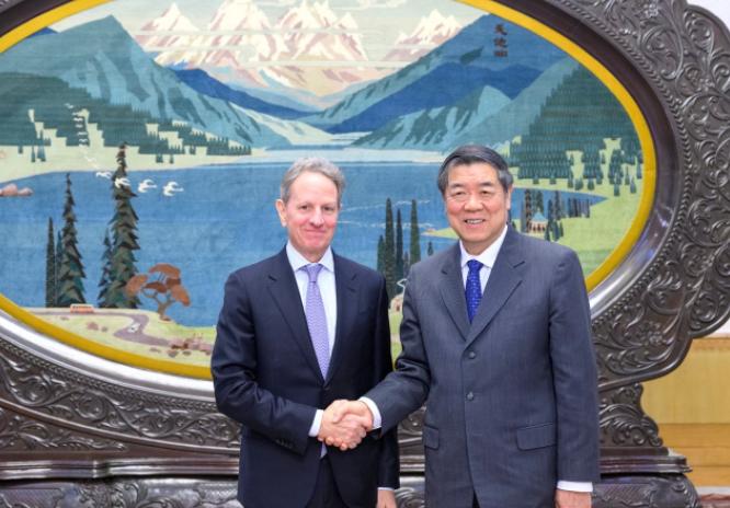 急了，美国派人来华北京时间1月12日，中国国务院副总理何立峰会见美国前财长、