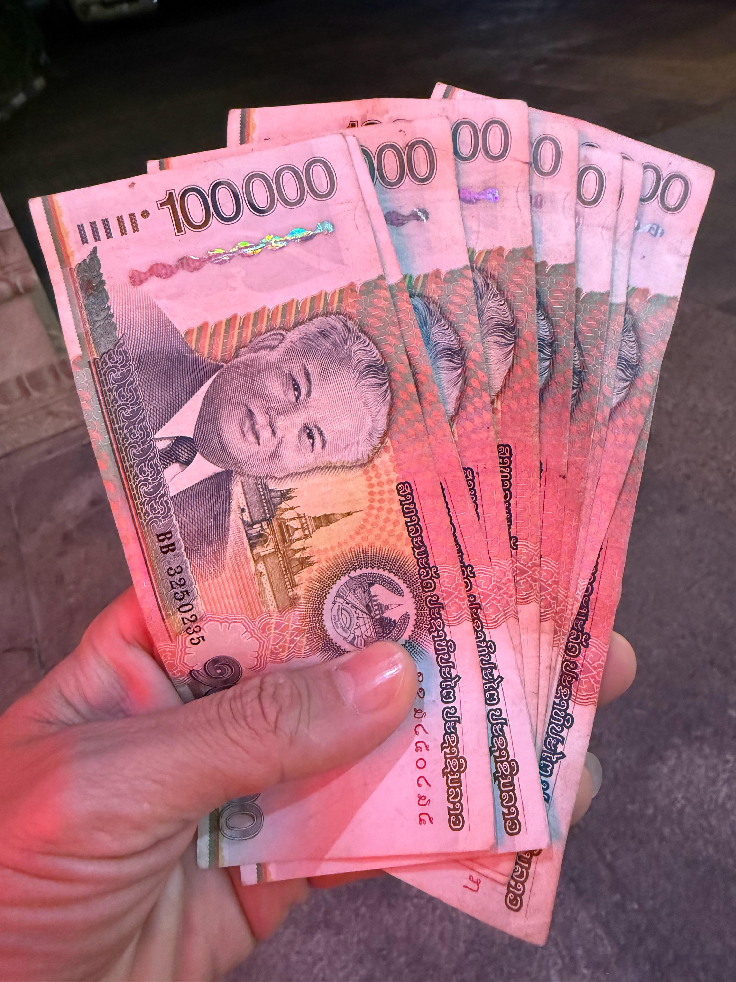 突然之前就有钱了，有种手足无措的感觉老挝