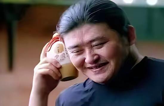 孔府家酒是刘欢接的唯一一个商业广告，众所周知，刘欢这个人对钱看的很淡，特别是有这