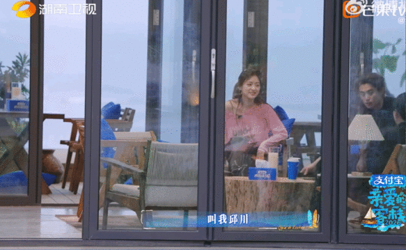 秦岚徐志胜排队看中医别卷了！轮到秦岚徐志胜组团看中医，这波养生局我不允许有人没看