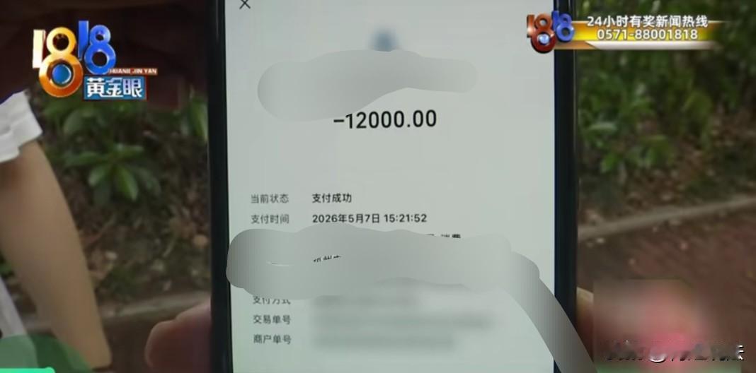 杭州，姑娘小芳在影楼体验“0”元写真照，化妆，服装全是免费的，影楼承诺还会送定妆