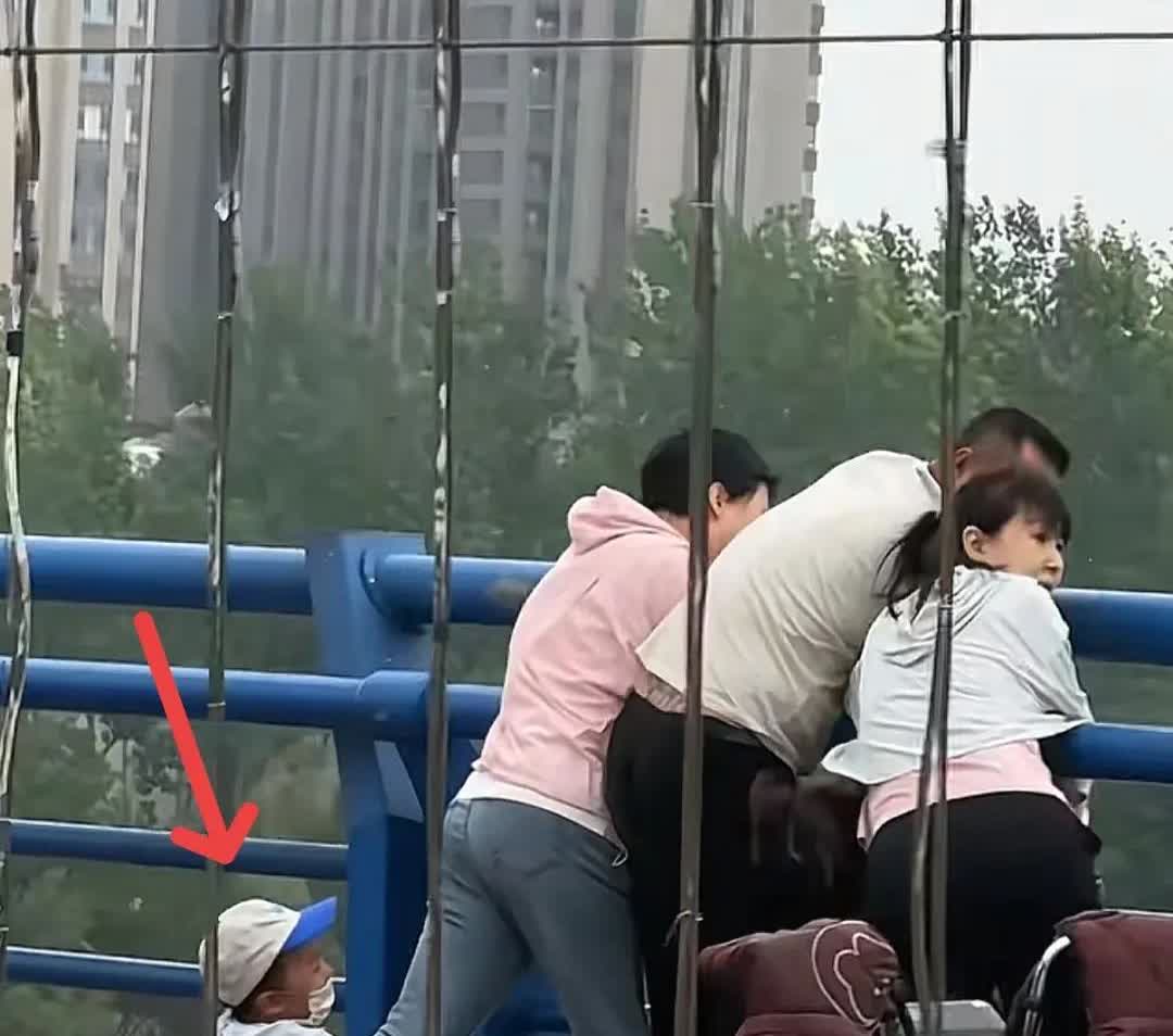 榜样的力量！全网狂赞！恰逢儿童节，被这位三岁宝宝的壮举狠狠的感动了！儿童