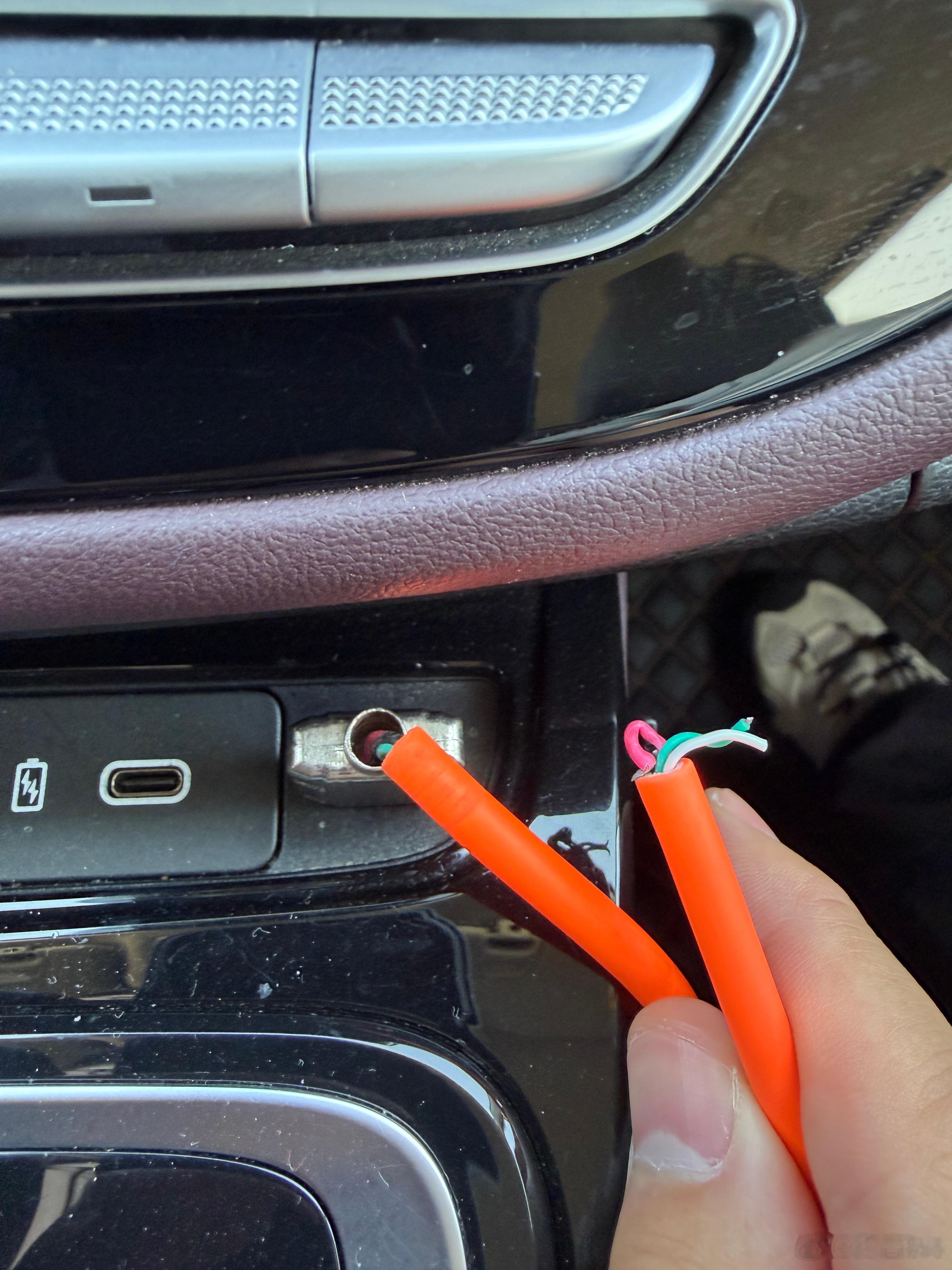 摄像小哥说这是防疲劳设计开困了，电一下，给自己充电我觉得是个好设计有没有车企想请