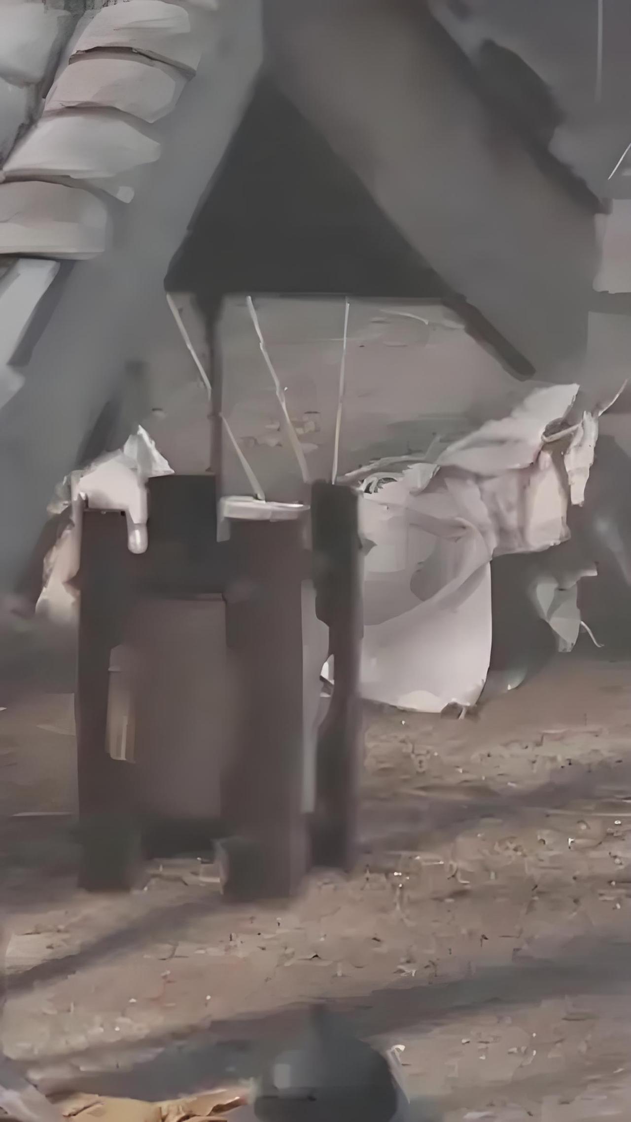 当敬业成为本能，安全不该是奢求看到成毅受伤的消息，我心里咯噔一下。屋顶逃亡戏