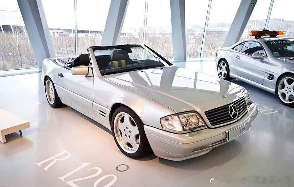 这是一辆1995年奔驰的黑科技，是一辆被人忽略的R129SL，其实它是30年前