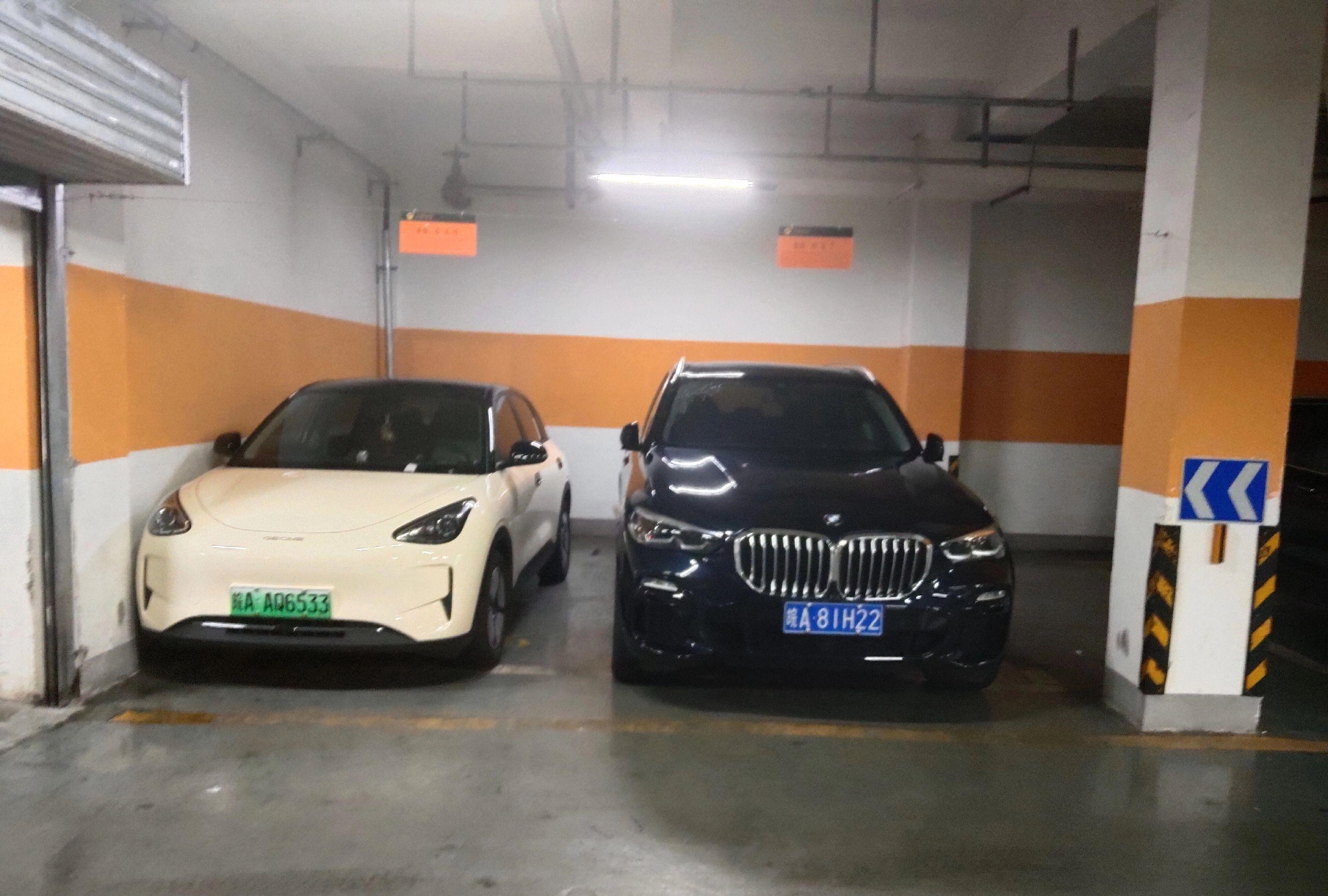 兄弟，你这样停车合适吗？