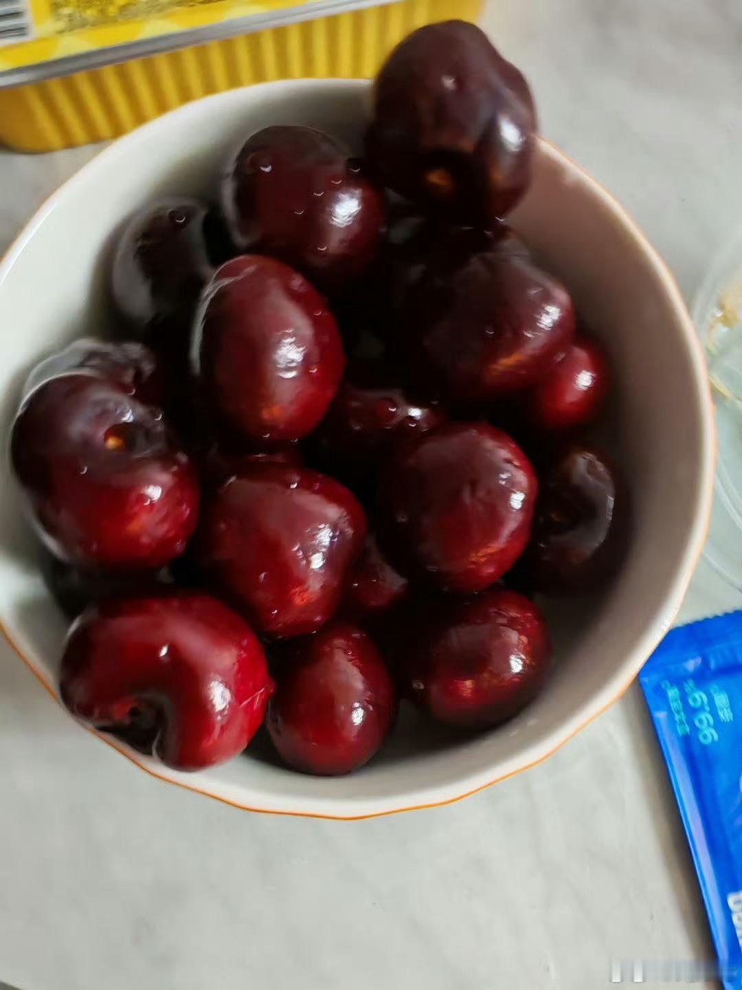 这是车厘子还是车轮子，难道我之前买的4J级别的是被骗了吗？感觉没有这么大呀。