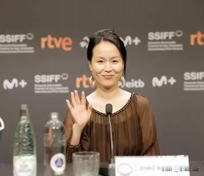 请所有男人记住这个面相:1、眉毛短稀且倒八，心狠手辣，这是杀手眉，刻薄寡恩，不