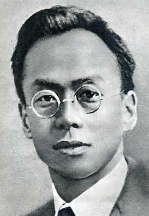 人民出版社原社长曾彦修长期与康生打交道,他说:“康生爱整人,他开了一堆名单,把这