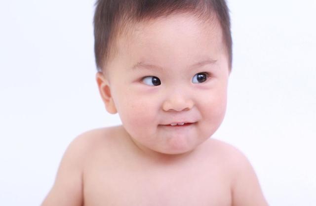 两岁的宝宝这样带: 妈妈学会这几招, 防止宝宝变成“熊孩子”!