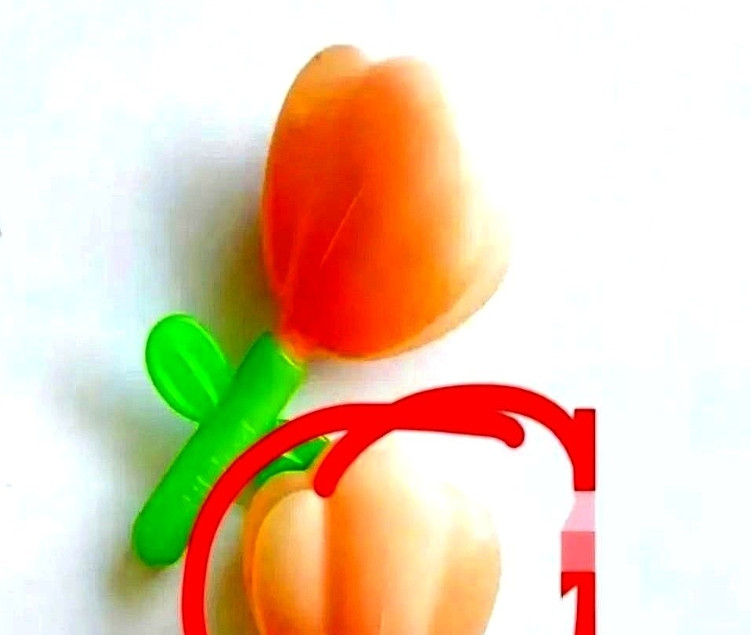 一天，康熙皇帝让侍卫与他下棋，下棋中途康熙有事离开，让侍卫等他回来。半月后，康熙