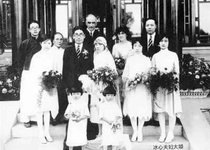 冰心夫妇决定赴美国大学任教，被周总理邀请吃了一顿饭后决定留在国内教书。冰心和