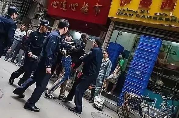 市民拍手叫好！广州全面清理三非黑人！近日，广州展开对外国人非法入境非法居留非法