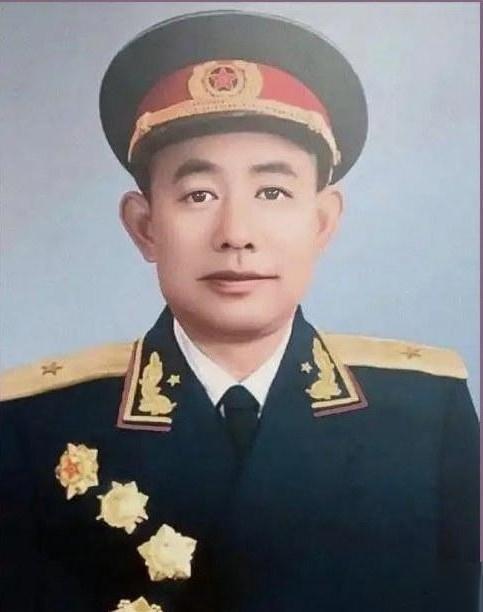 放着撤退命令不听，带残兵掉头硬刚三万美军，搁军事法庭这得吃花生米，搁战史里这叫战