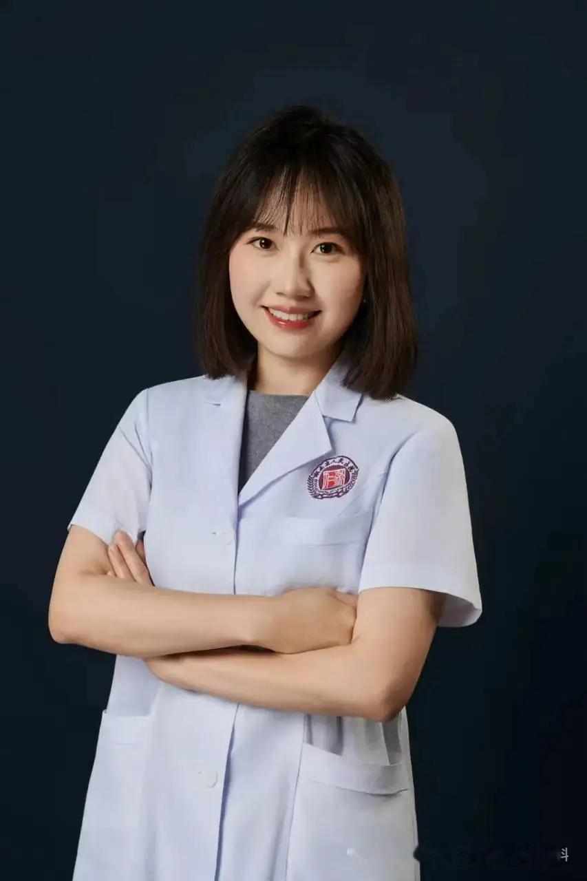 眼科曾主任，看到您的图片突然出现在网络，我真的不敢相信自己的眼睛！你现在还再给