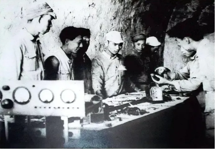 1975年，得知老友王震要来看望自己，许世友兴高采烈地出门迎接，人到了他却大惊失