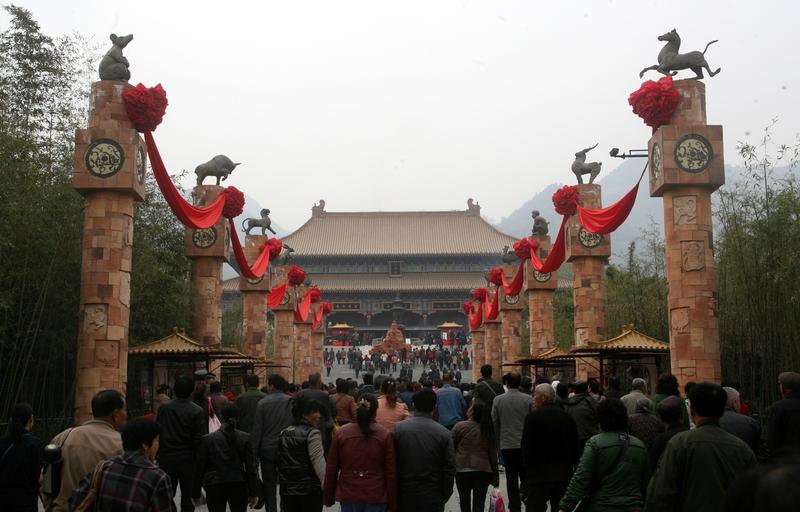 献血2.2万毫升却要掏50元门票？景区道歉了，但这事没那么简单家人们，你敢