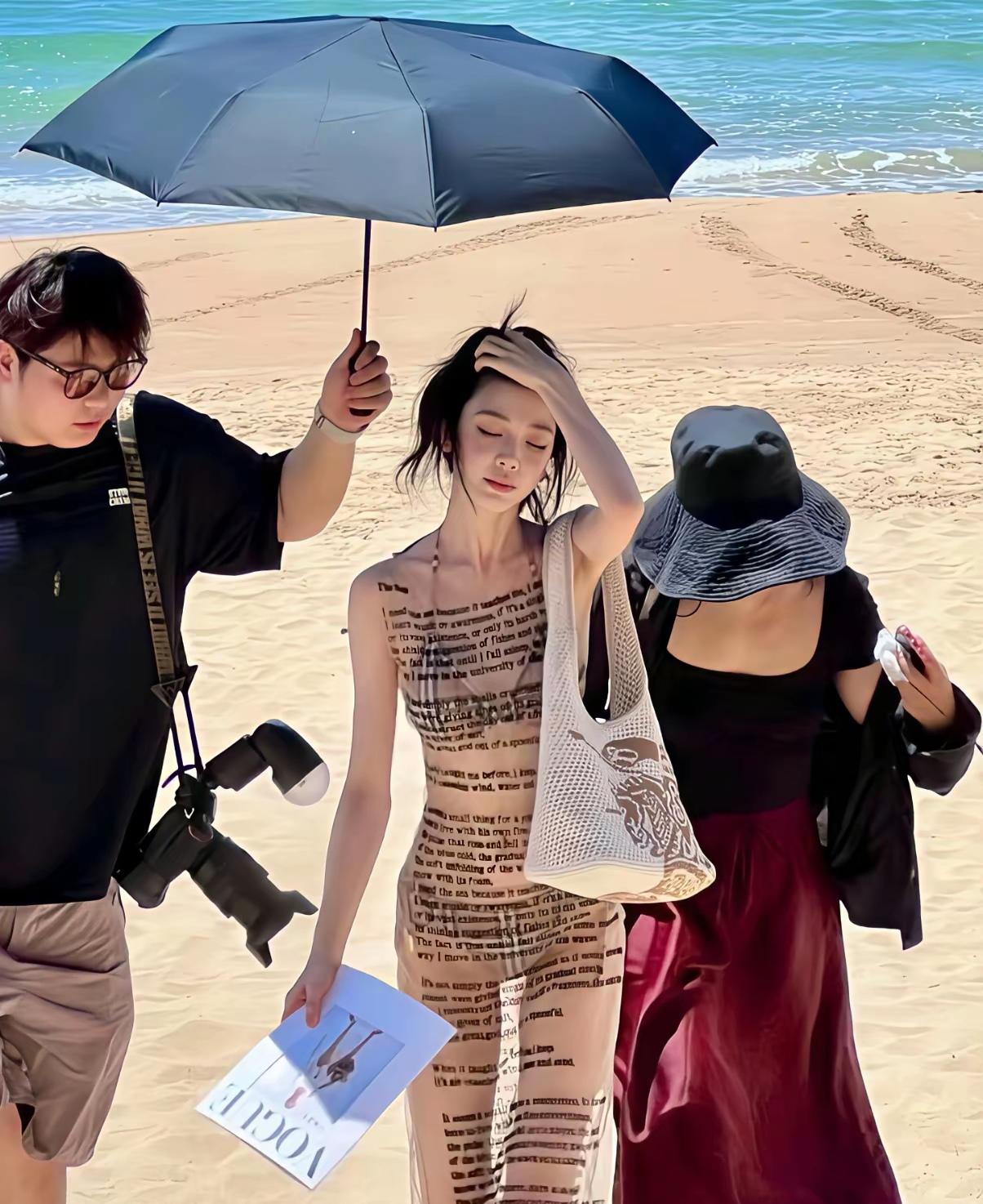 易梦玲能让胡彦斌上心，哪只是靠身材？你看她镜头前那股劲儿，穿简单的T恤牛仔