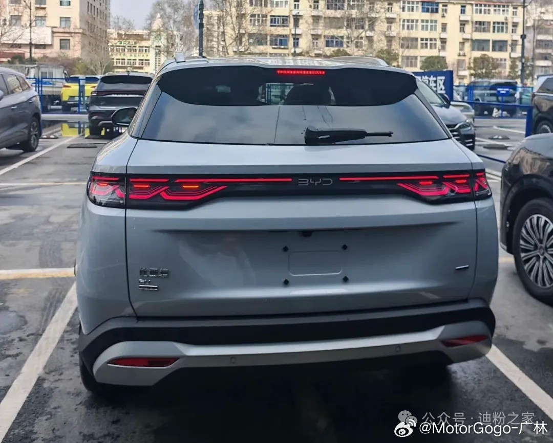 比亚迪宋Ultra就这样曝光了，造型线条挺好看的，惯例给大家提取一下重点信息：1