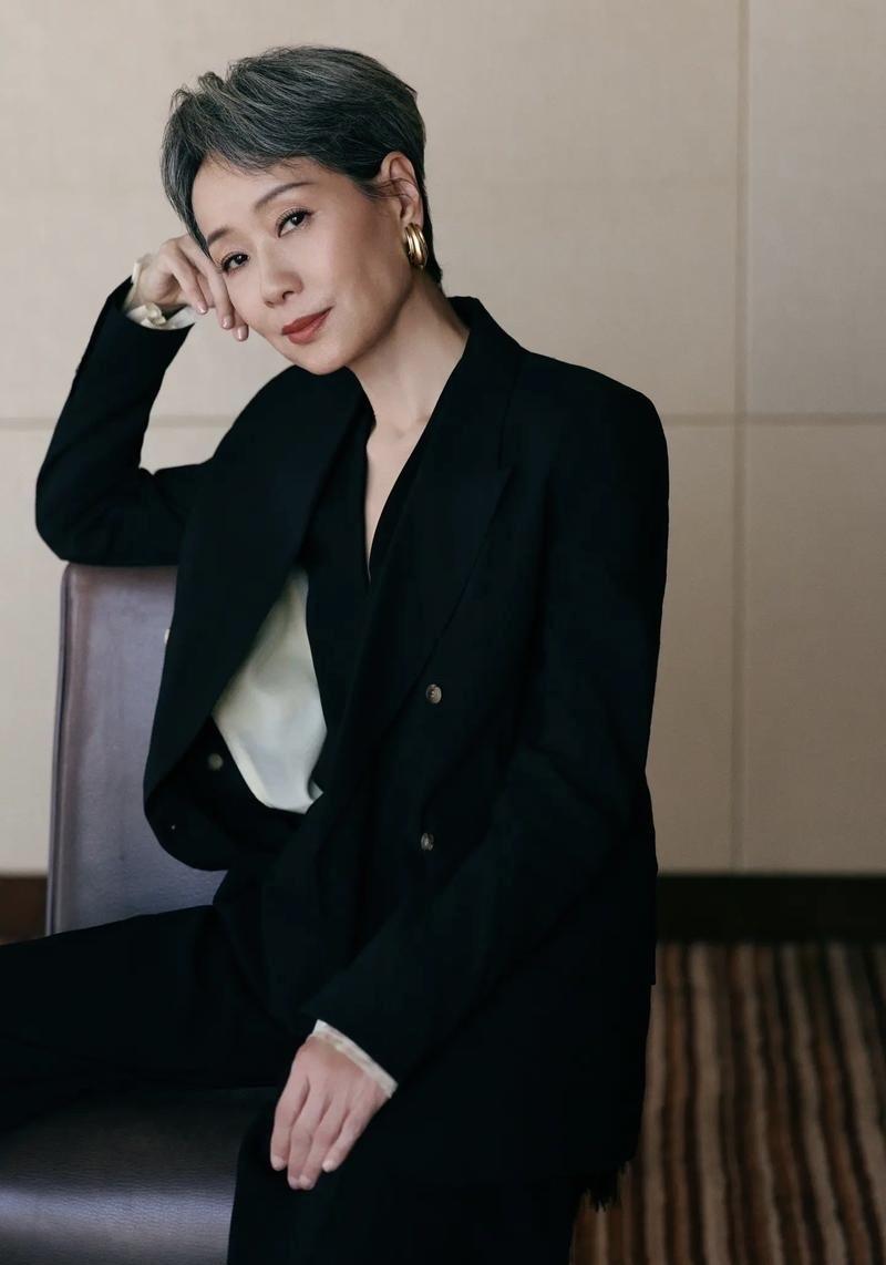 叶童这辈子只见亲哥三次：不帮当保安的他，不是绝情是原生家庭的伤叶童在采访里说