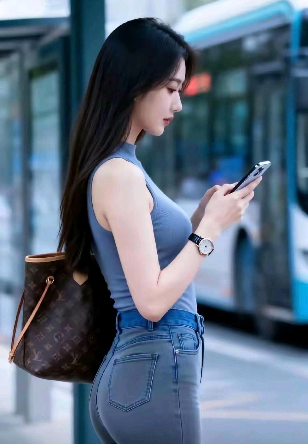 ＃人生清醒的句子有哪些＃智者的人生，不在于避免风雨，而在于风雨中依然保