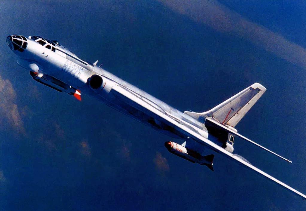 1988年，伊拉克发现美军巡洋舰为油轮护航后，迅速射出一枚中国产的反舰导弹，却被