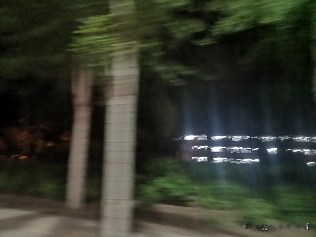 作为常年跟台风打交道的沿海人，总结三点保命经验！首先盯紧预警，官方APP比
