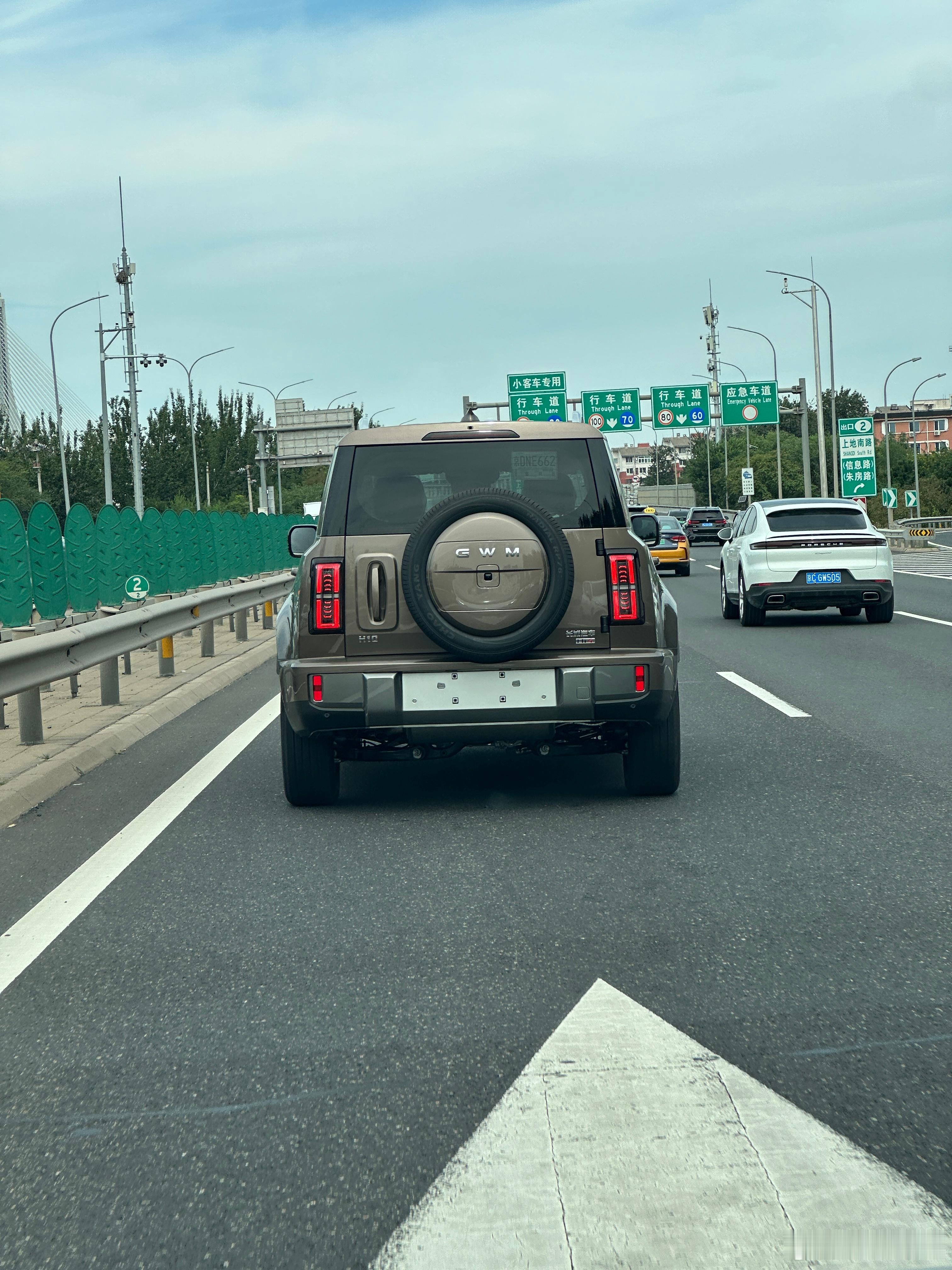 第一次在路上看到长城h10[吃瓜][吃瓜][吃瓜]回头借一个试驾车感受一下！