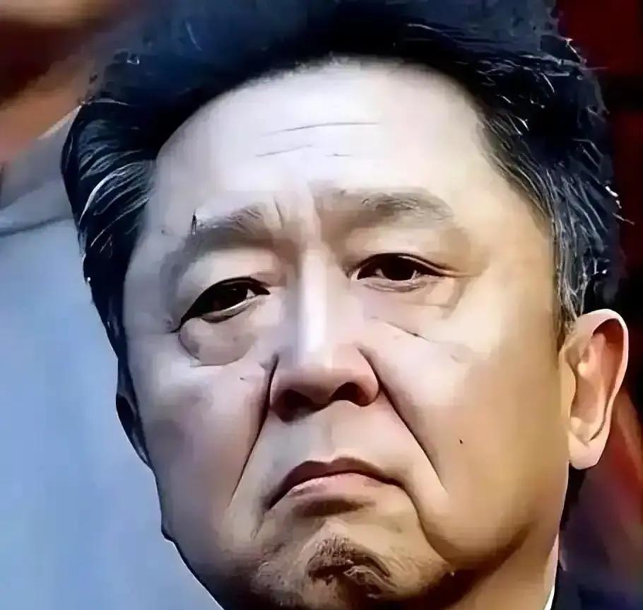 刘惠那声“师叔”，是咬着后槽牙叫的。镜头怼在脸上。他大褂一撩，声音不大，但整