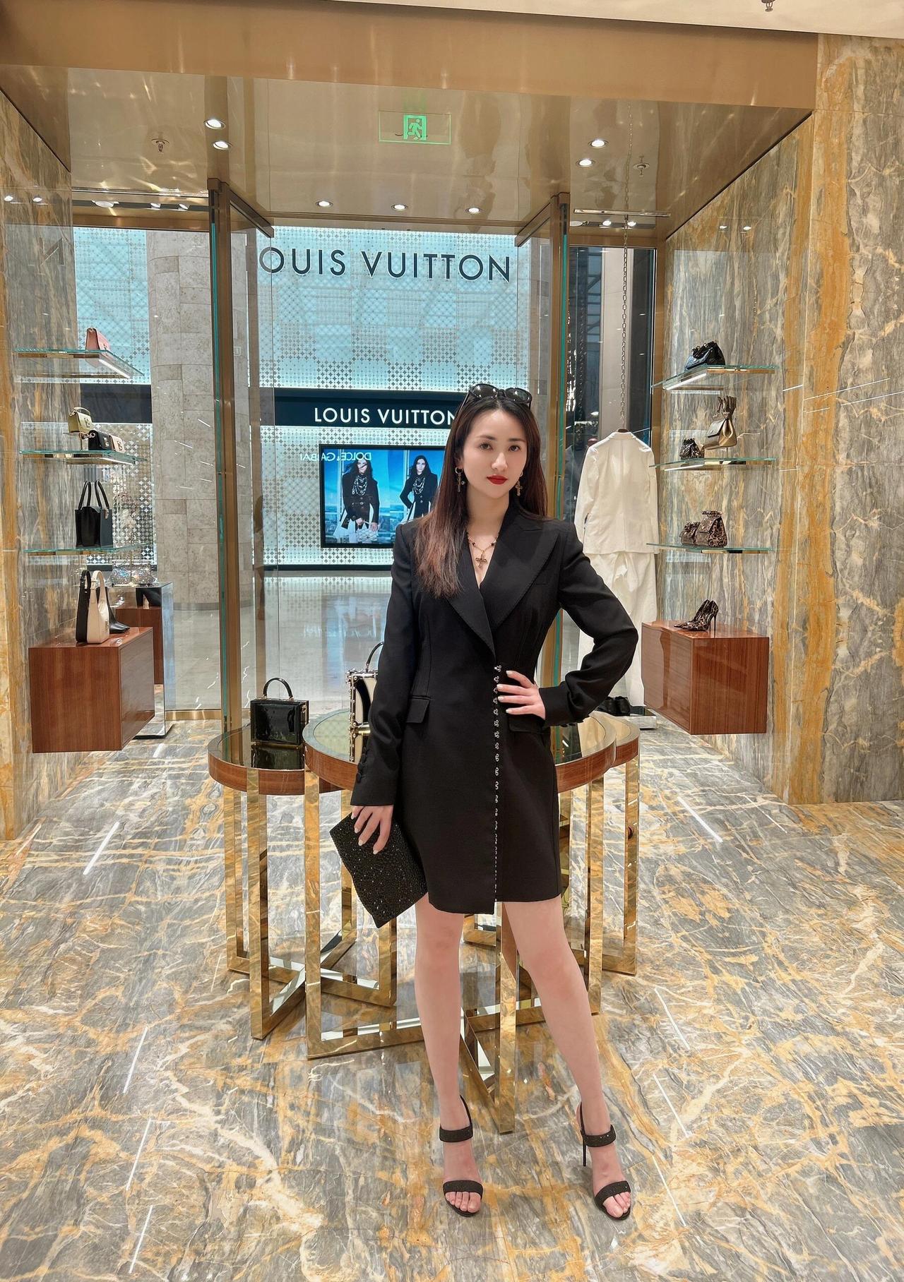 DG显瘦西装连衣裙，小姐姐们再也不需要减肥了！