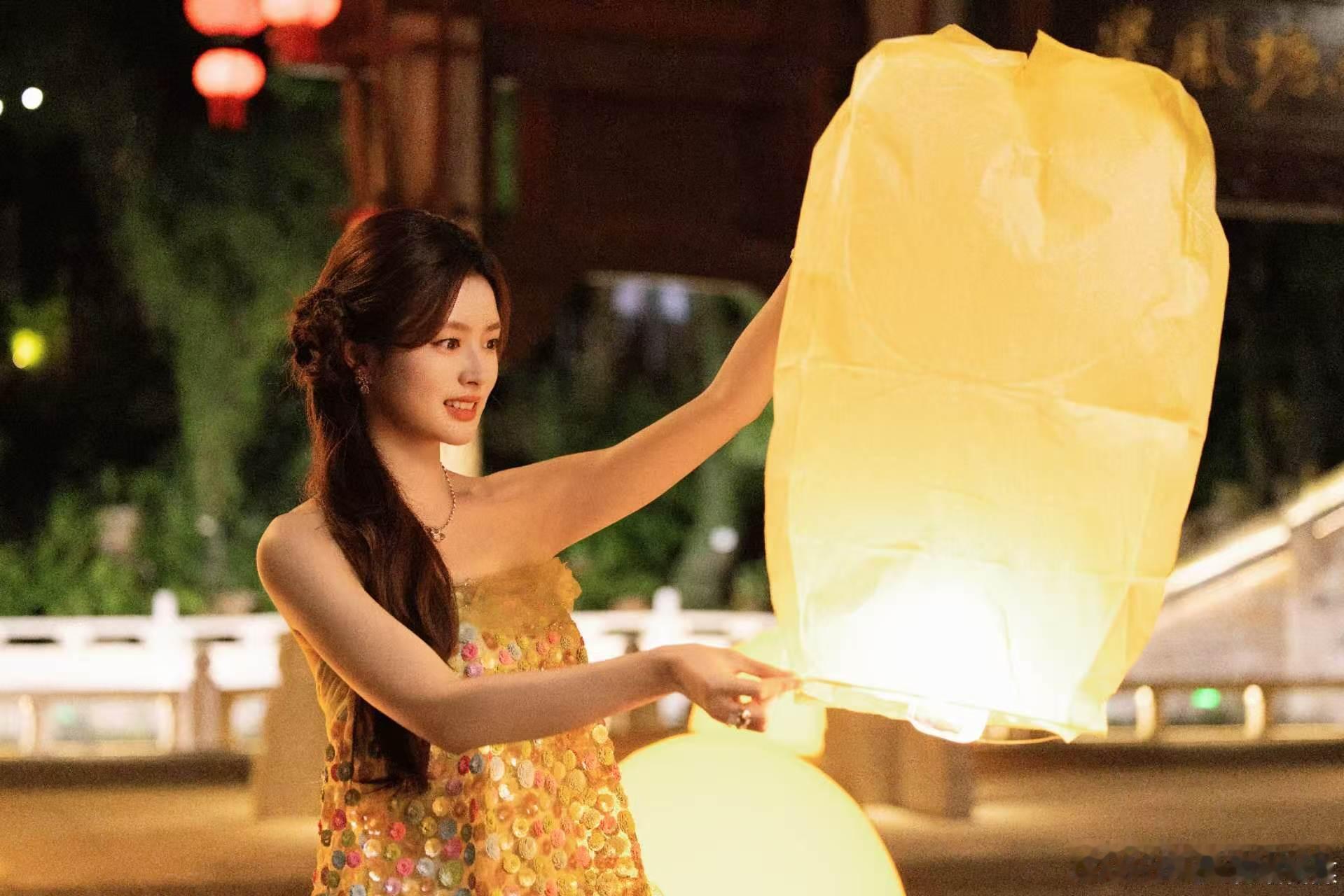 徐若晗演技她这次的眼神戏很加分，柔的时候不矫情，倔的时候也不喊口号。叶平君那种