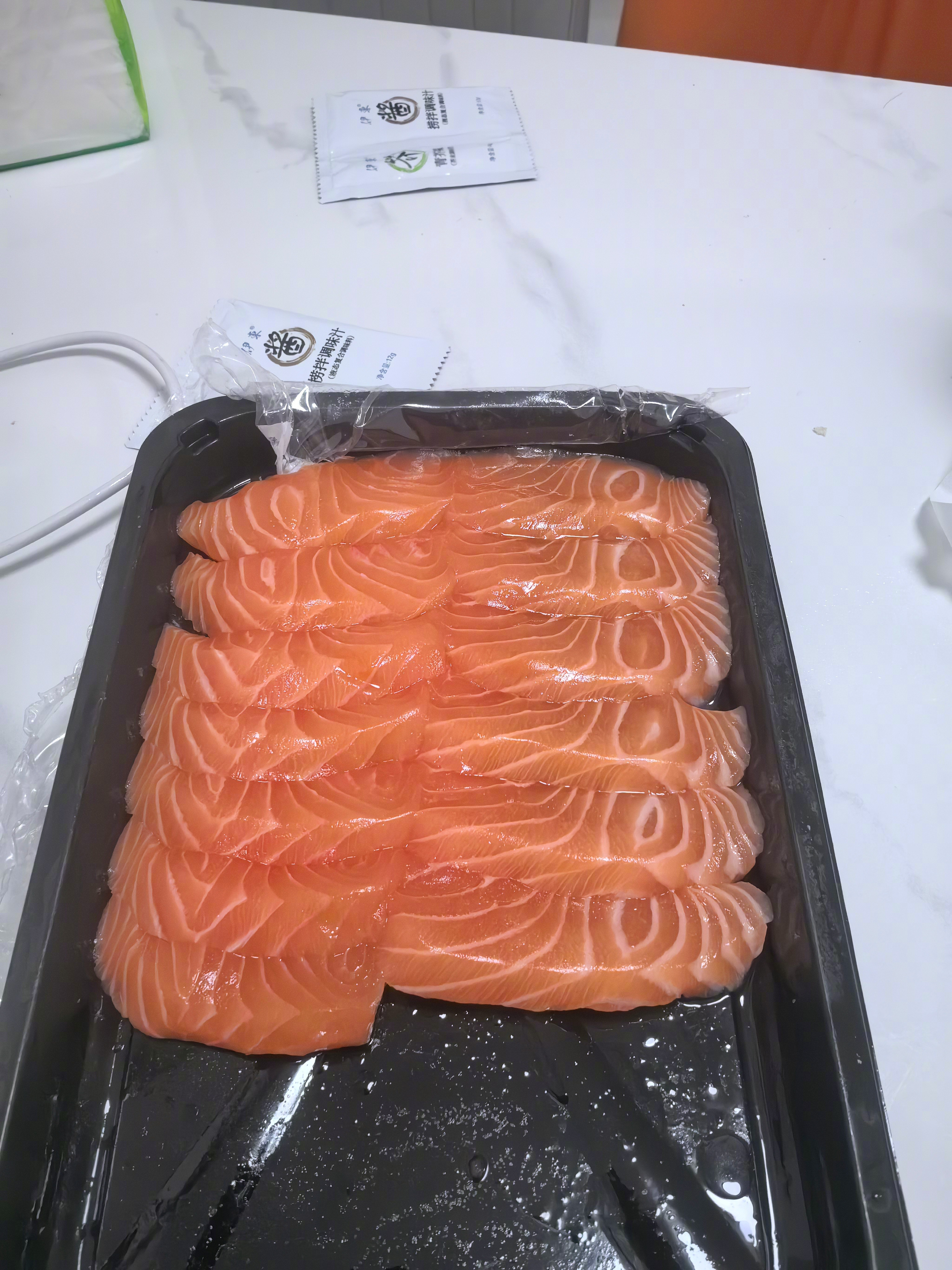 前几日跟内蒙朋友聊美食，他说小时候从没有听说过“肚包肉”。这验证了我的想法，现在