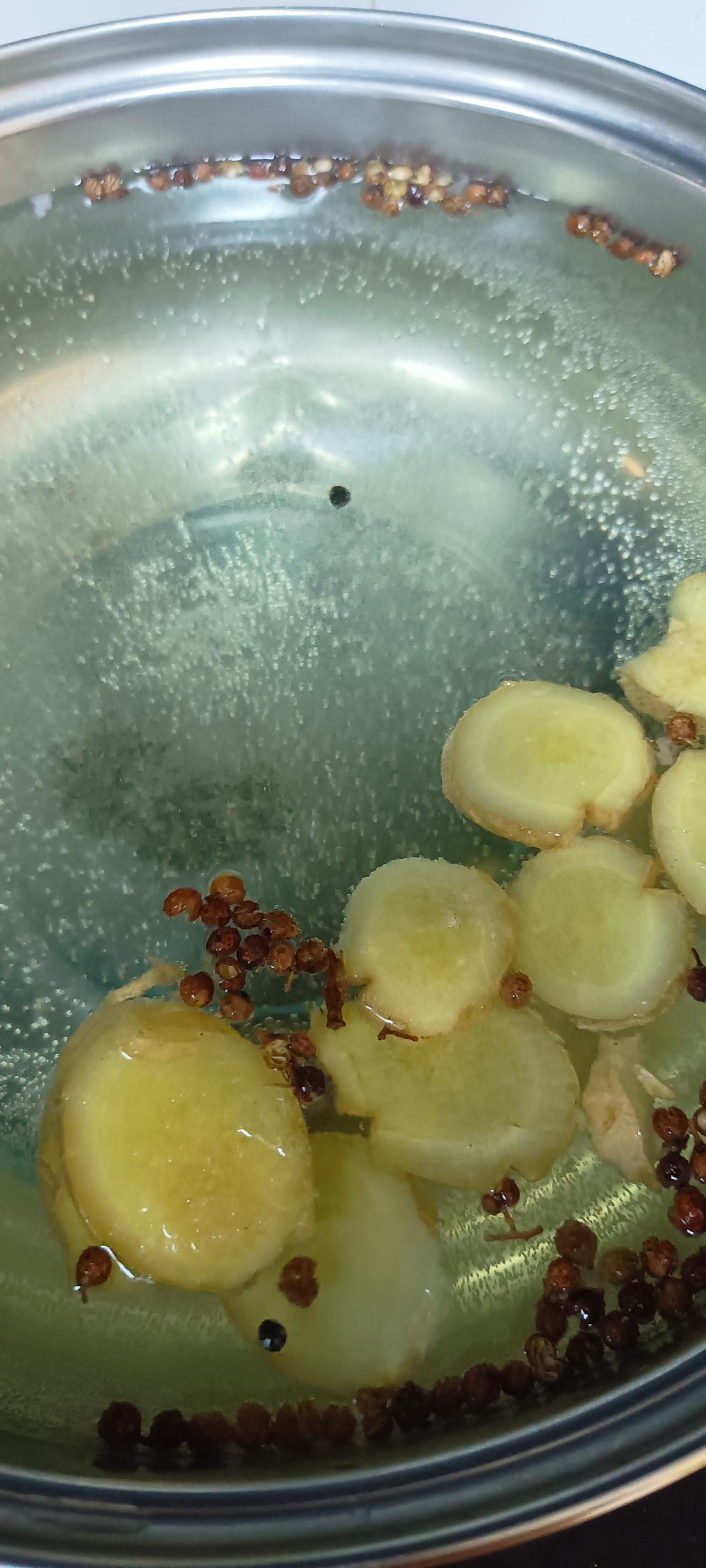 谁知道生姜花椒水有啥功效？我这次感冒很严重，正打吊瓶的时候，我同学和我视频，我