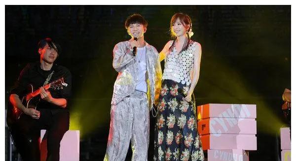 周深又又又给王心凌演唱会当嘉宾了！8月17日，王心凌SUGARHIGH2.0