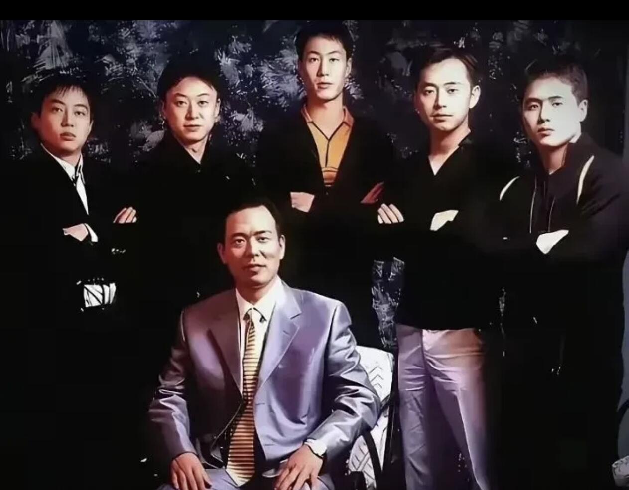 蔡振华的生涯，是运动员、铁腕教练、体育管理者三重身份的传奇，临危受命力挽狂澜，用