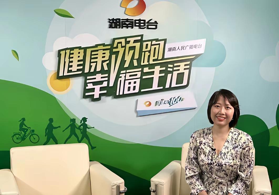 网传曾琦医生已经离开了原先工作的医院，也有人说连在该院的执业医师证都注销了。消息