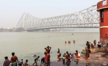 印度真的是被英国坑惨了，自己境内有这么好的恒河，结果现在连一点航运价值都没有。