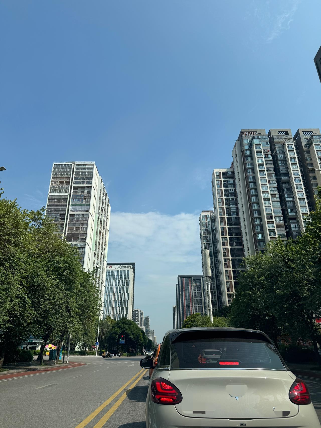 如果有上帝视角，2021年是卖房的最好位置。而站在今年来看，明年是买房的最好时间