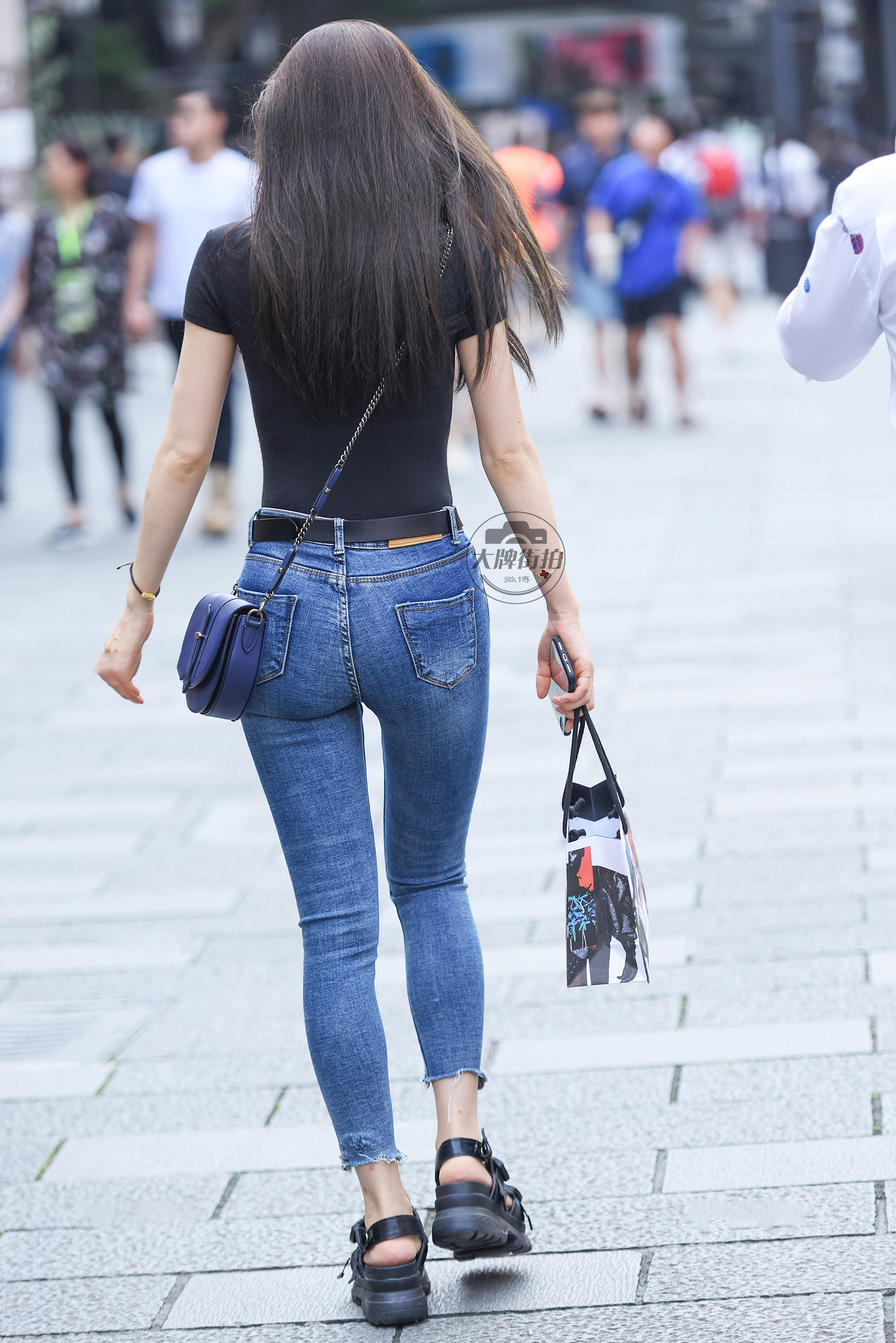 刚刚和云朵聊了天，它说明天会带彩虹来陪你。​​​