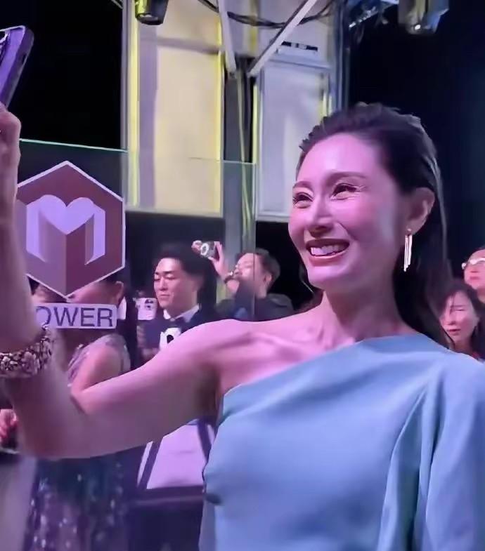 岁月无情。就算李嘉欣老了隔近也没法看！