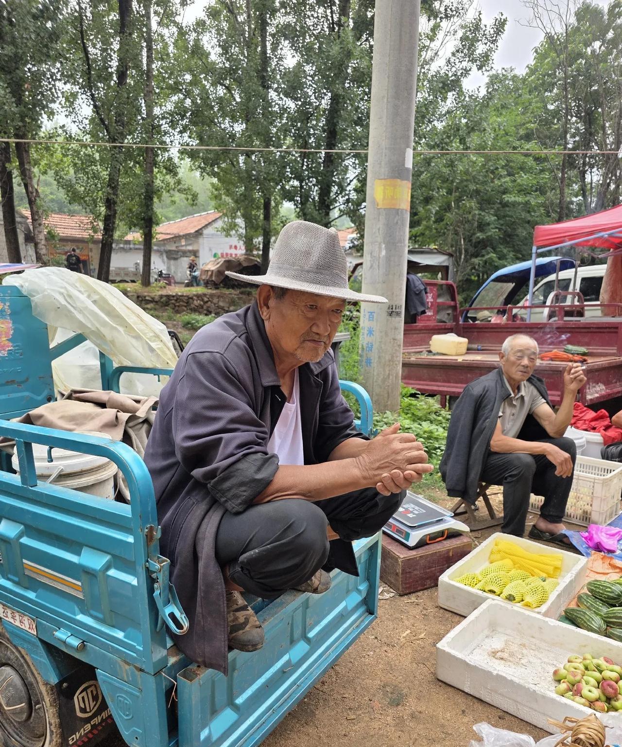 这次回村发现一个问题：老单身男人不想结婚，原因竟然是……村里有些50岁以上、6