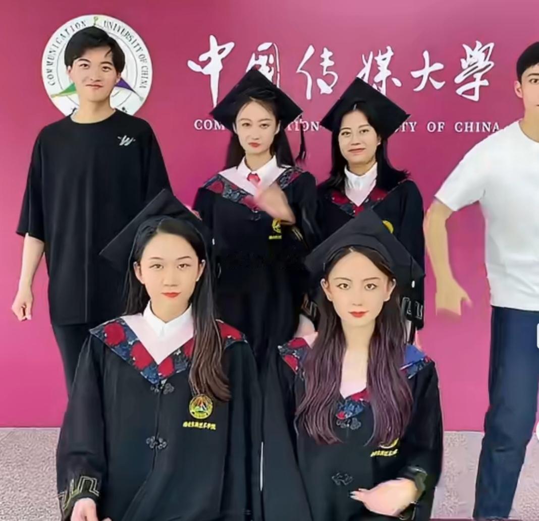 冯禧孙乐言冯琳是同班同学原来她们仨是同班同学啊真的有点惊喜在大学的时候就是同学现
