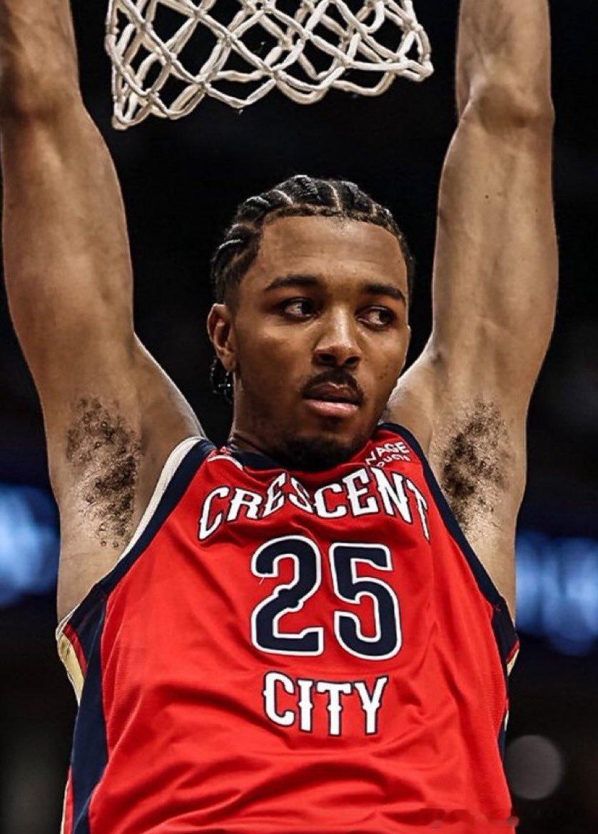 休斯顿火箭MarcJSpears：休斯顿火箭队对特雷墨非三世感兴趣。